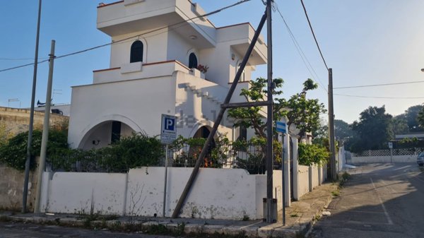 casa indipendente in vendita a Maruggio