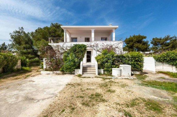 casa indipendente in vendita a Maruggio