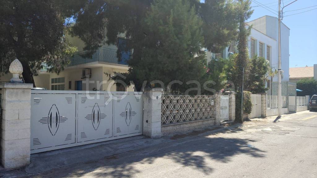 casa indipendente in vendita a Maruggio