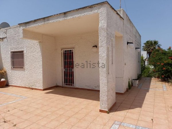 casa indipendente in vendita a Maruggio