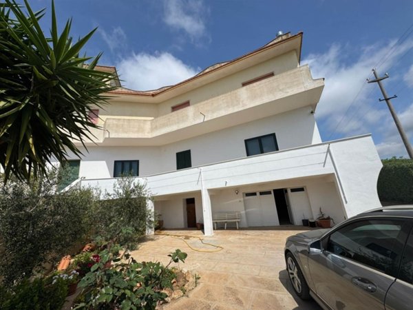 casa indipendente in vendita a Maruggio