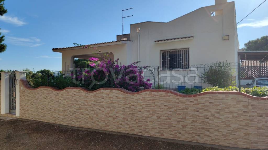 casa indipendente in vendita a Maruggio