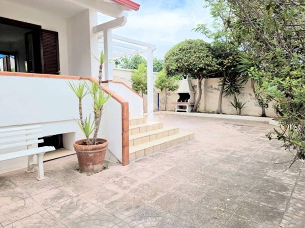 casa indipendente in vendita a Maruggio