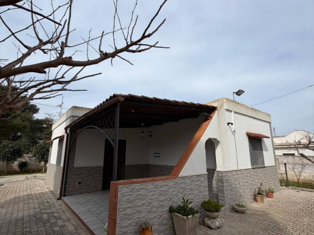 casa indipendente in vendita a Maruggio in zona Acqua Dolce