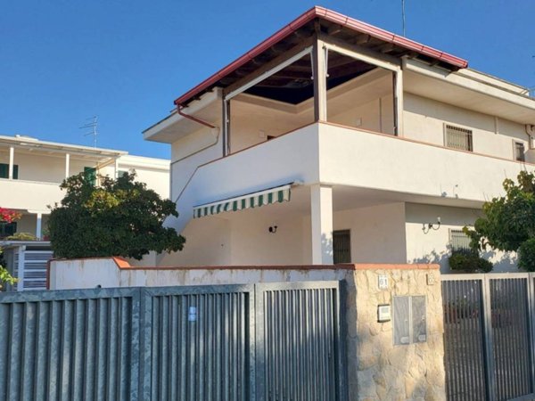 casa indipendente in vendita a Maruggio