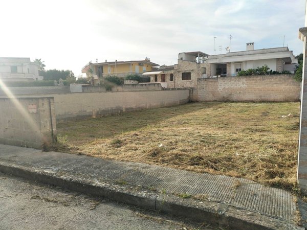 terreno edificabile in vendita a Maruggio