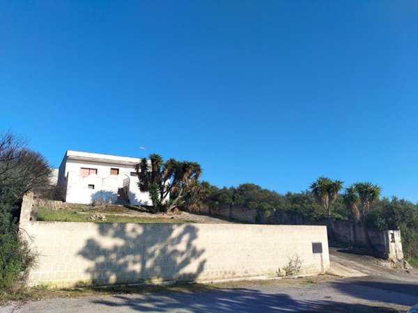 casa indipendente in vendita a Maruggio