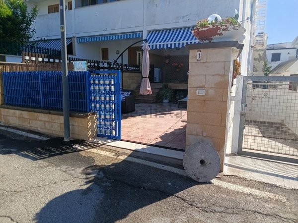 casa indipendente in vendita a Maruggio