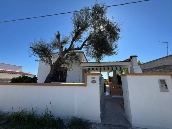 casa indipendente in vendita a Maruggio