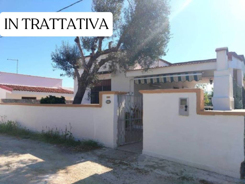 casa indipendente in vendita a Maruggio