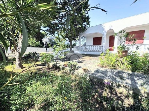 casa indipendente in vendita a Maruggio