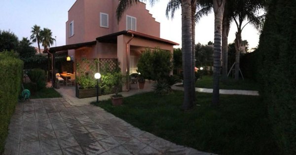 casa indipendente in vendita a Maruggio