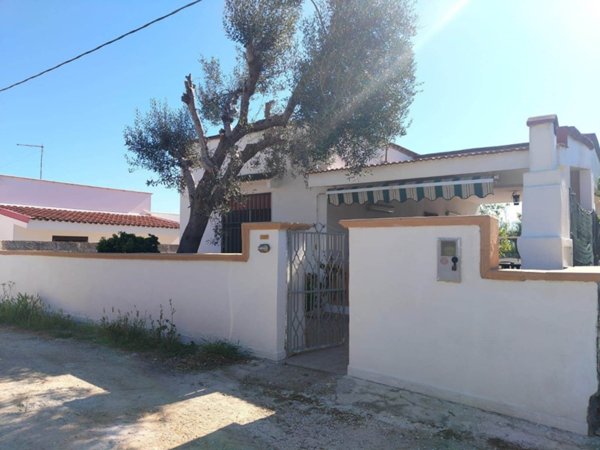 casa indipendente in vendita a Maruggio