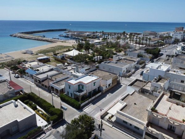casa indipendente in vendita a Maruggio