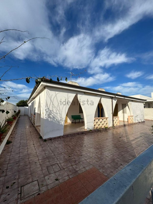 casa indipendente in vendita a Maruggio