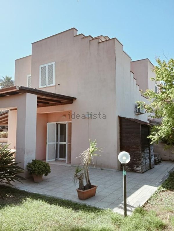 casa indipendente in vendita a Maruggio