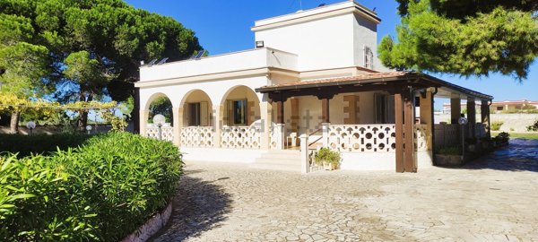 casa indipendente in vendita a Maruggio
