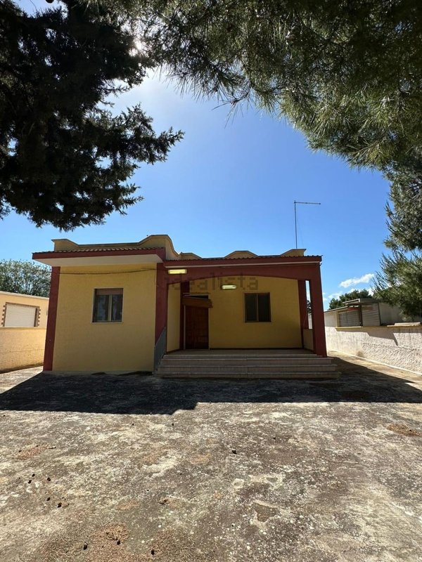 casa indipendente in vendita a Maruggio in zona Acqua Dolce