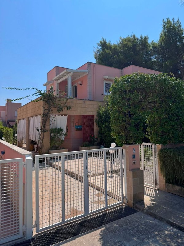 casa indipendente in vendita a Maruggio in zona Acqua Dolce
