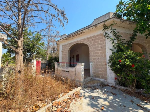 casa indipendente in vendita a Maruggio in zona Acqua Dolce