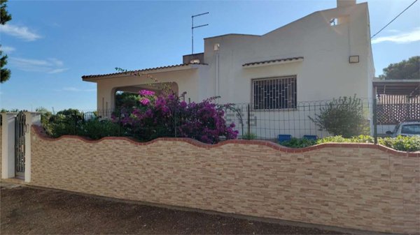 casa indipendente in vendita a Maruggio