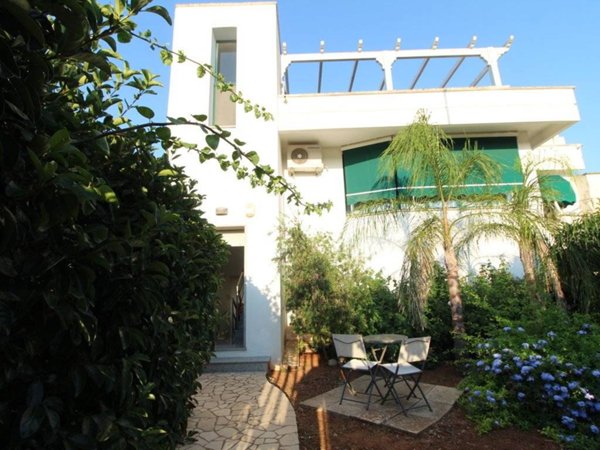 casa indipendente in vendita a Maruggio