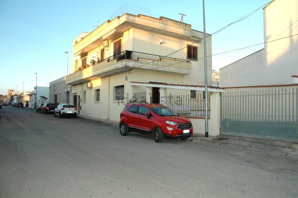 casa indipendente in vendita a Maruggio