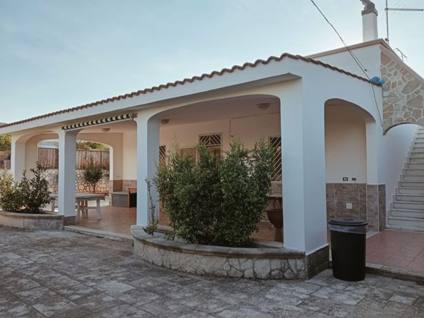 casa indipendente in vendita a Maruggio in zona Acqua Dolce