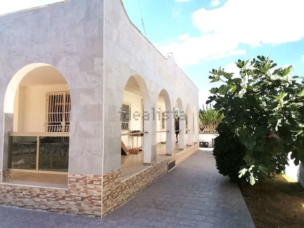 casa indipendente in vendita a Maruggio in zona Acqua Dolce