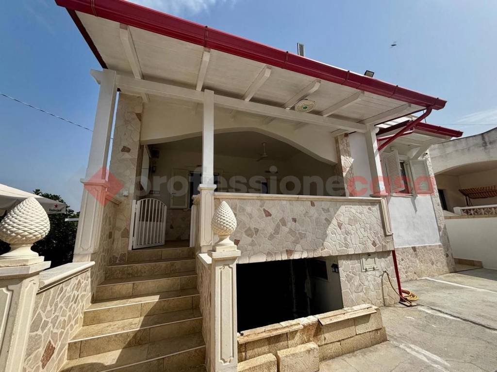 casa indipendente in vendita a Maruggio in zona Acqua Dolce