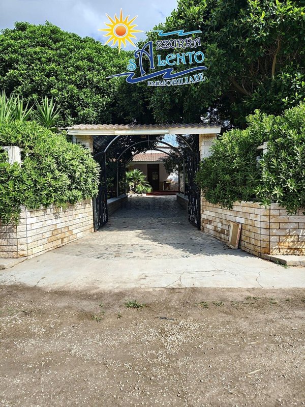 casa indipendente in vendita a Maruggio