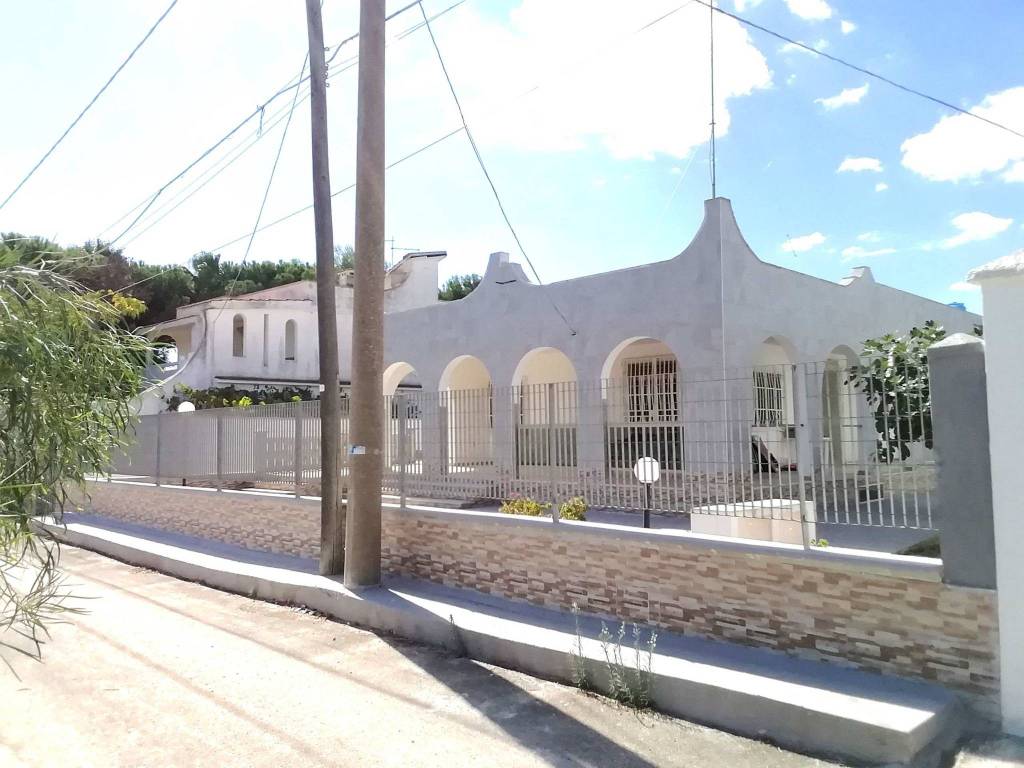 casa indipendente in vendita a Maruggio in zona Acqua Dolce