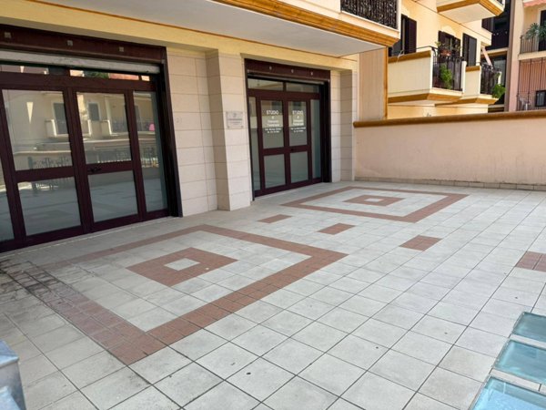 locale commerciale in vendita a Massafra