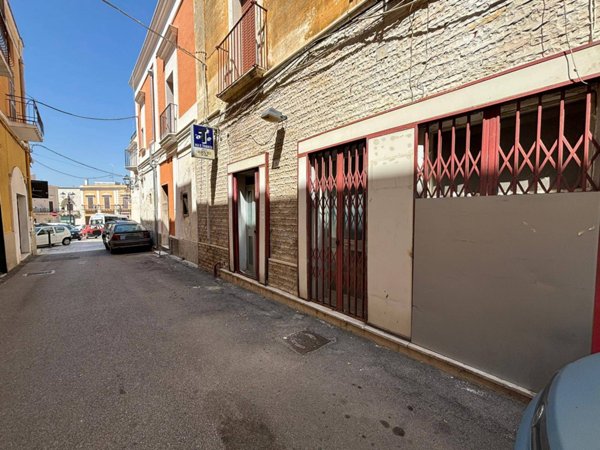 locale commerciale in vendita a Massafra