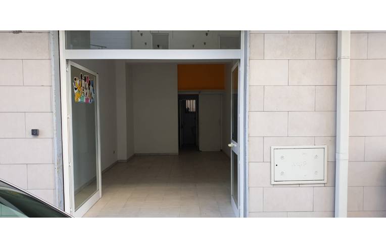 locale commerciale in vendita a Massafra