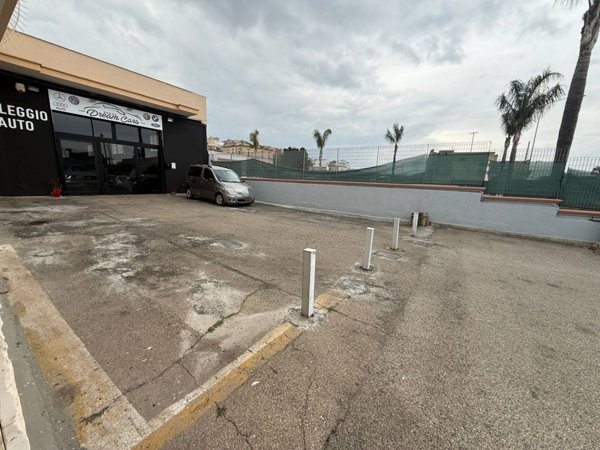 locale commerciale in vendita a Massafra