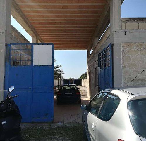 locale commerciale in vendita a Monteiasi