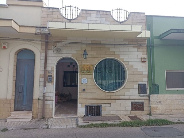 locale commerciale in vendita a Monteiasi