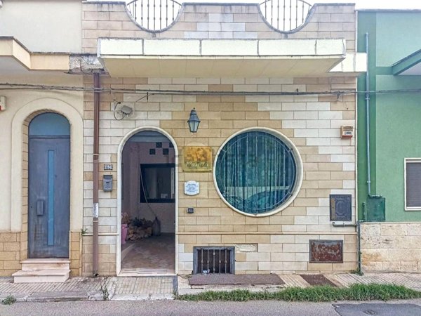 locale commerciale in vendita a Monteiasi