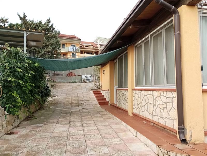 casa indipendente in vendita a Mottola