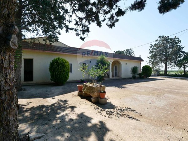 casa indipendente in vendita a Mottola