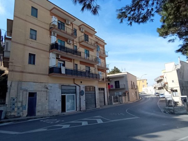 locale commerciale in vendita a Mottola