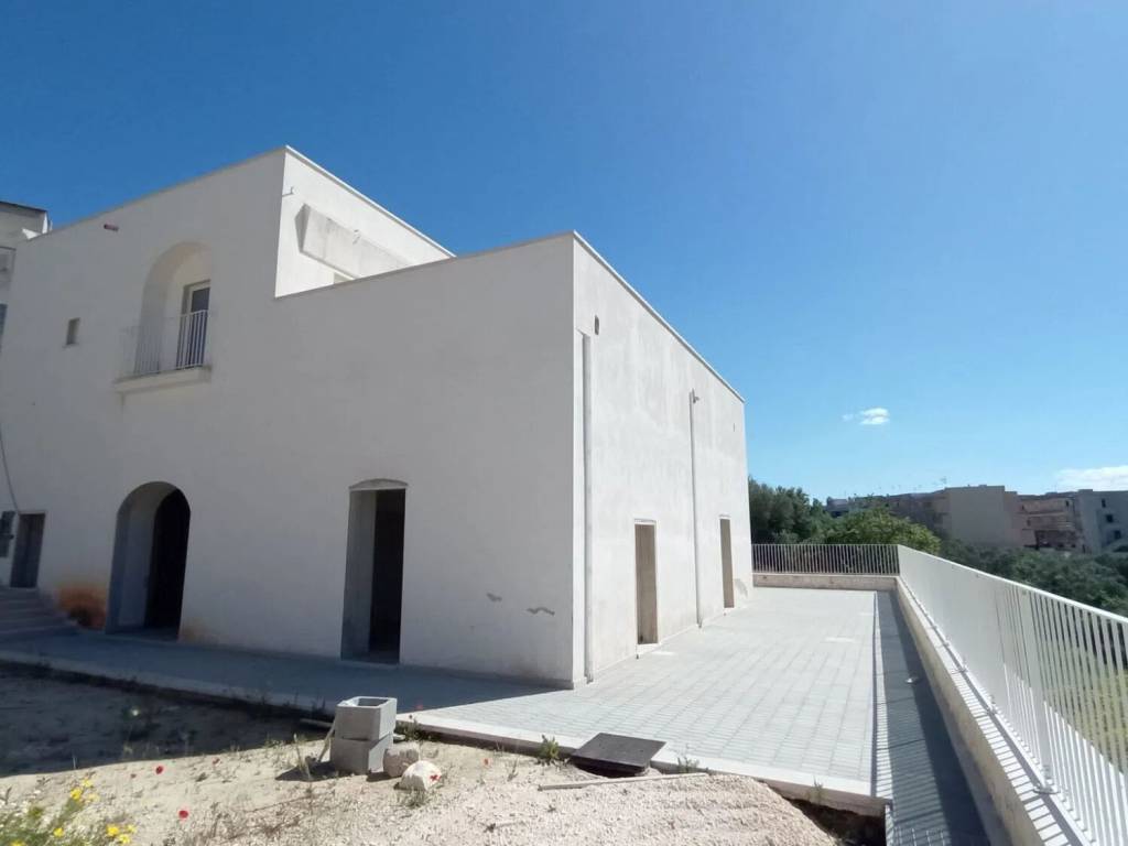 intera palazzina in vendita a Mottola