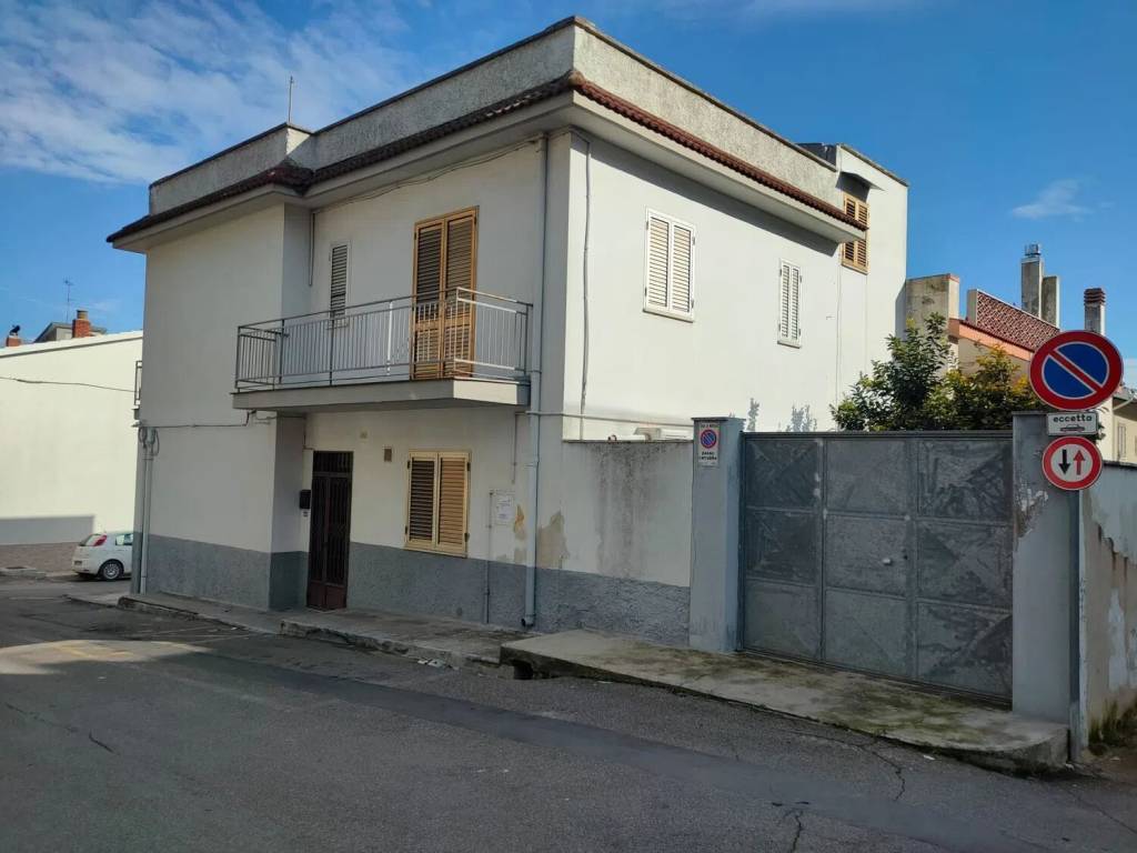casa indipendente in vendita a Mottola