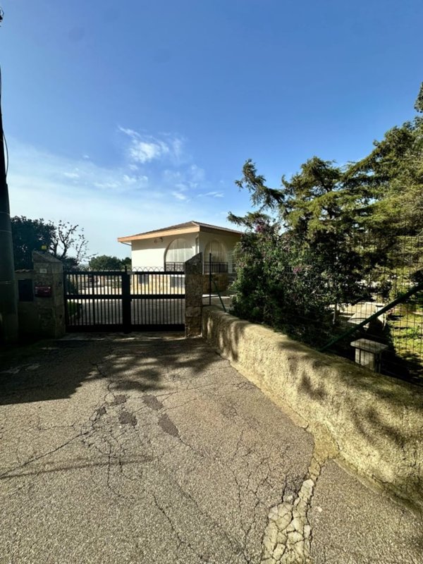 casa indipendente in vendita a Mottola