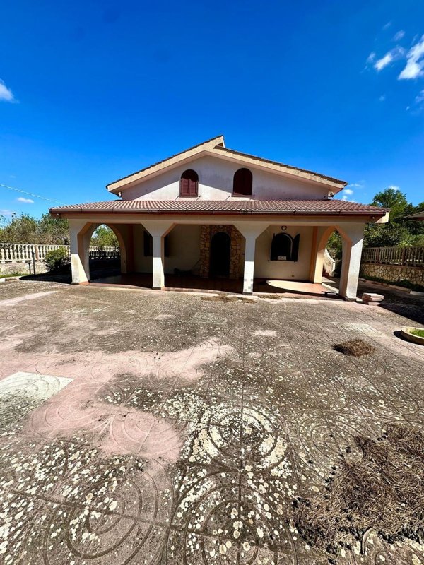 casa indipendente in vendita a Mottola