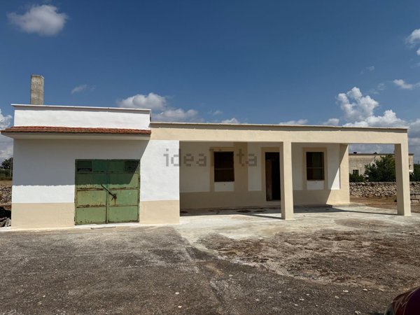 casa indipendente in vendita a Mottola