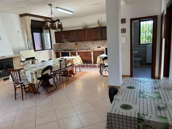 casa indipendente in vendita a Mottola