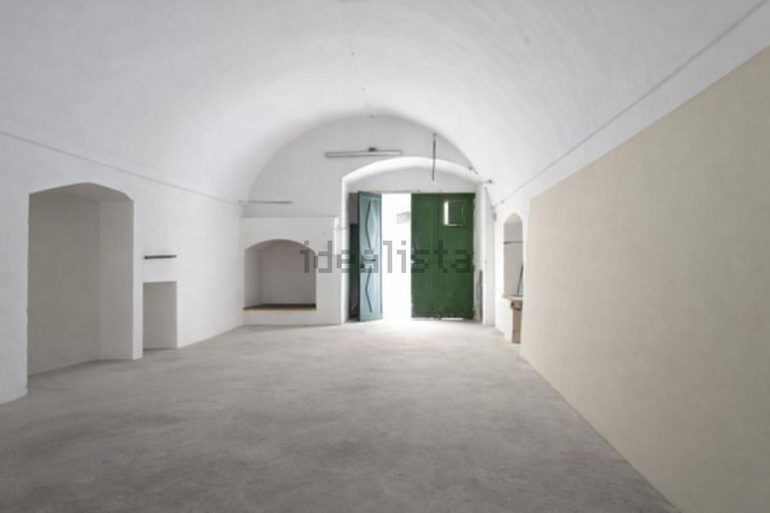 locale di sgombero in vendita a Mottola