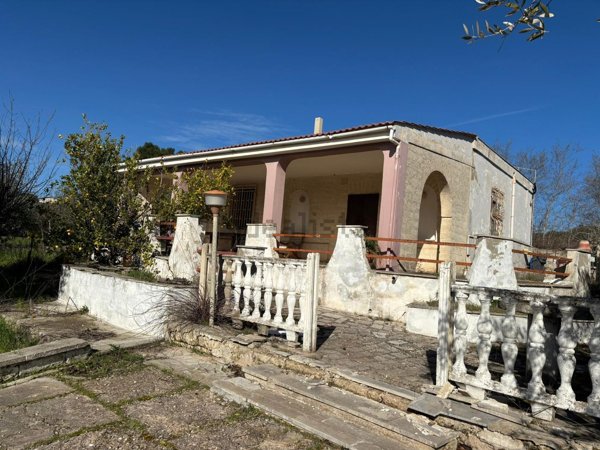 casa indipendente in vendita a Mottola